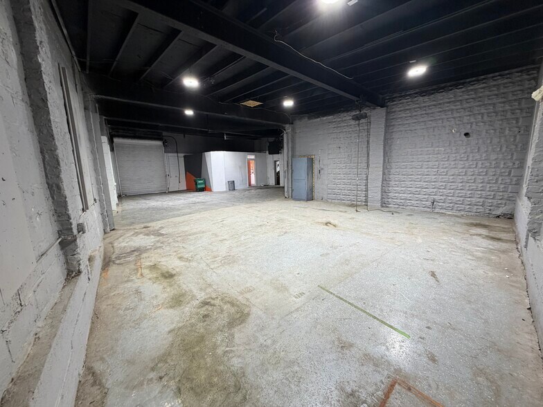 More Photos Of 1160 Homestead St, Baltimore Auto Repair For Lease