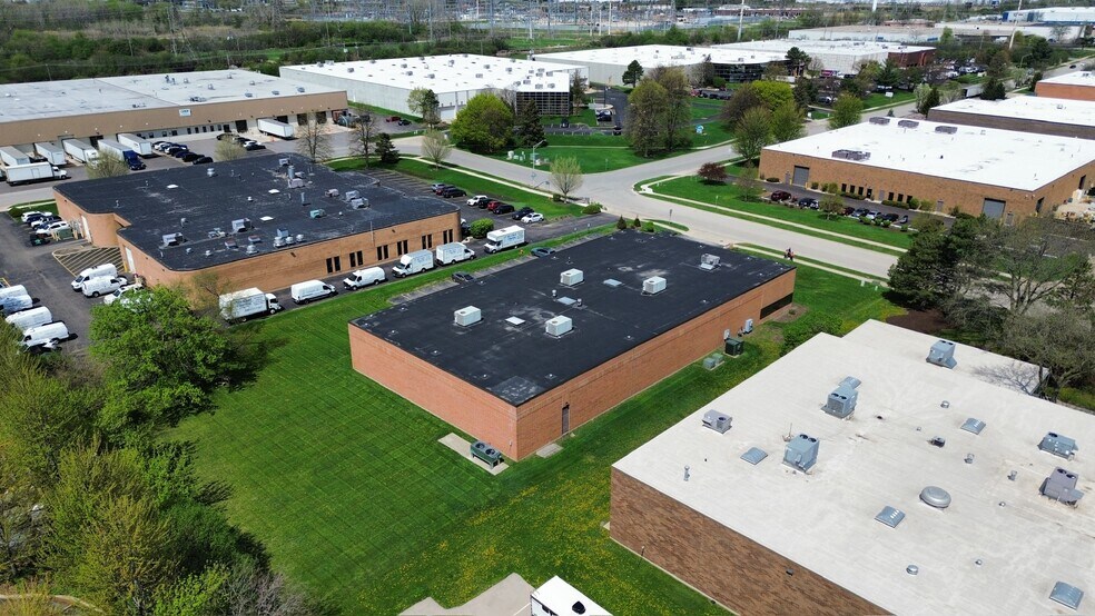 More Photos Of 2768 Golfview Dr, Naperville Manufacturing For Sale