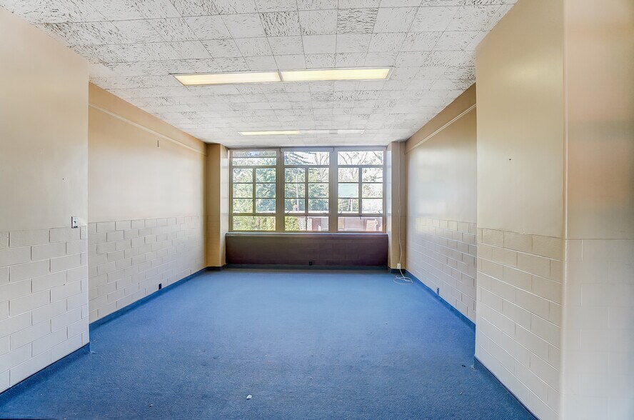 More Photos Of 800 Livermore St, Yellow Springs Research And Development For Sale