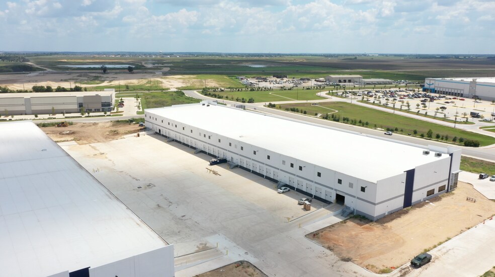 More Photos Of 1225 Fortuna Rd, San Marcos Unknown For Lease