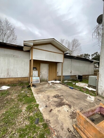 More Photos Of 609 Oak St, La Marque Warehouse For Sale