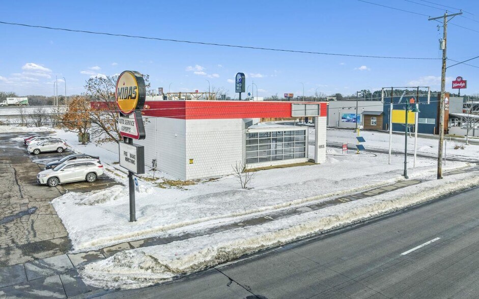 More Photos Of 1955 County Road D E, Maplewood Auto Repair For Sale