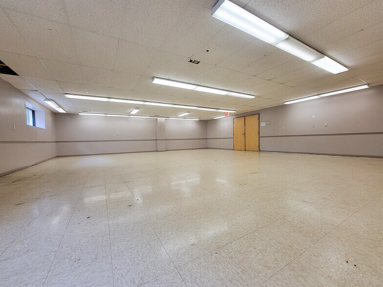 More Photos Of 50 Aldrin Rd, Plymouth Flex For Sale