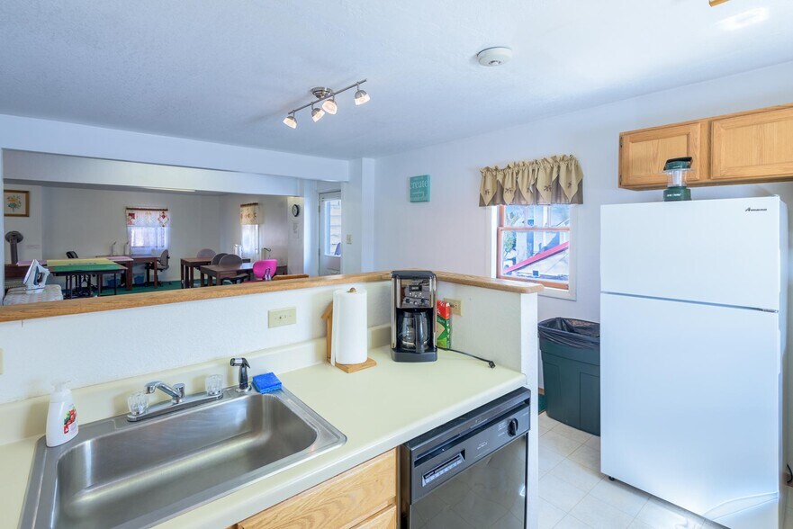 More Photos Of 21 E Pine, Pinedale General Retail For Sale