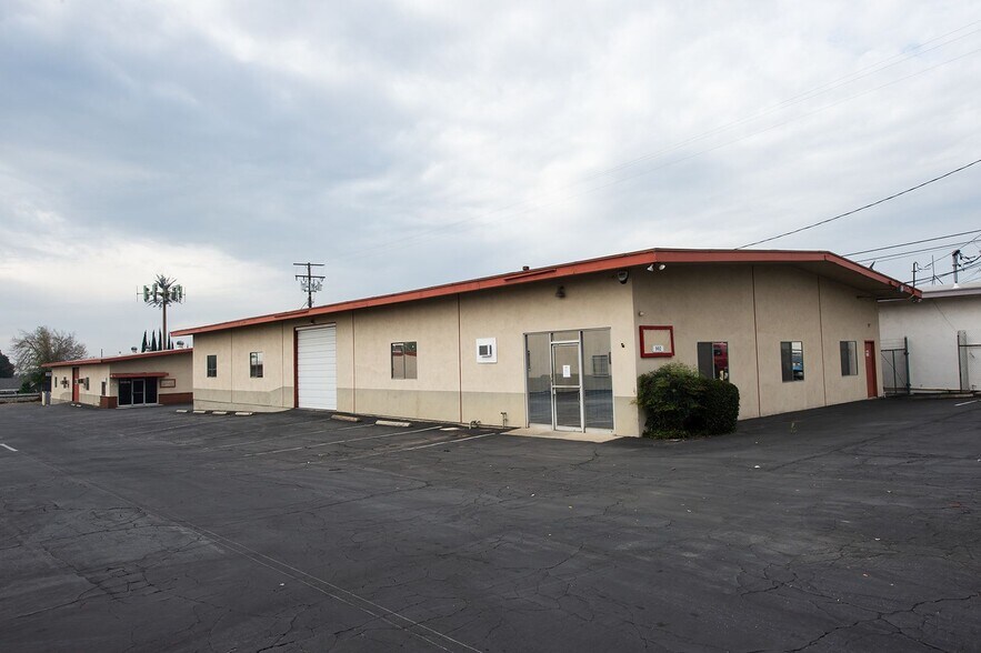 More Photos Of 992 W 9th St, Upland Warehouse For Lease