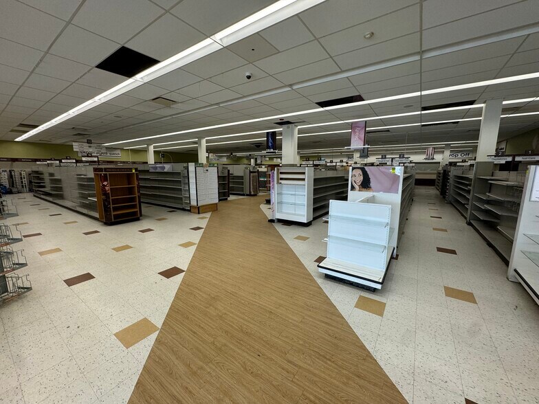 More Photos Of 53 B Church St, Kingston Unknown For Lease