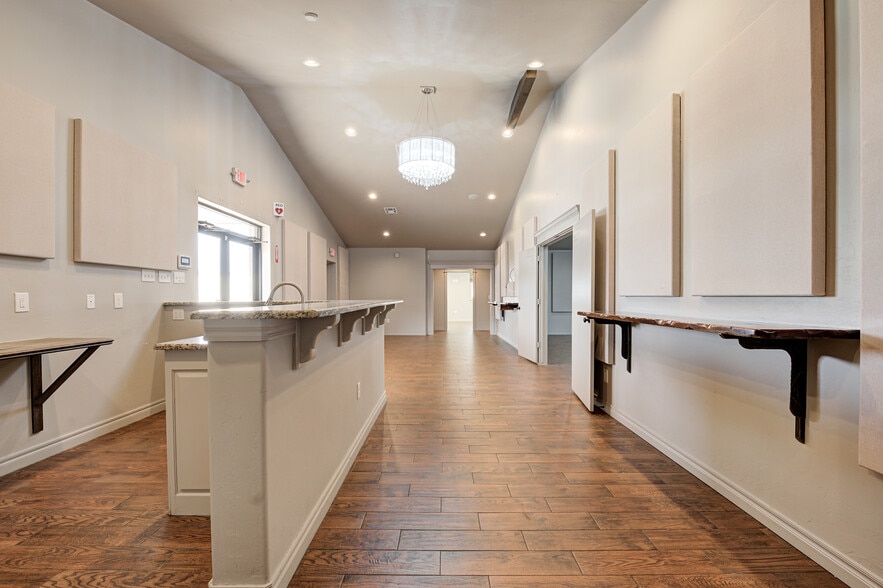 More Photos Of 450 E Main St, Yukon Religious Facility For Sale