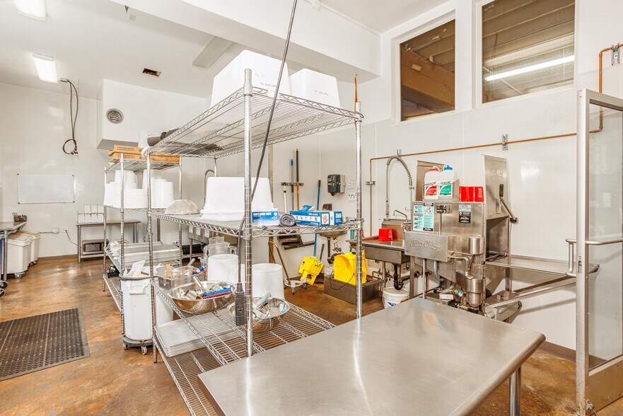 More Photos Of 205-207 NE Martin Luther King Jr Blvd, Portland Service For Lease