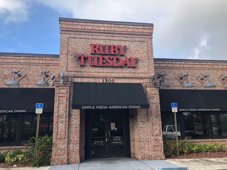 More Photos Of 1500 N Courtyard Cir, Port Saint Lucie Restaurant For Lease