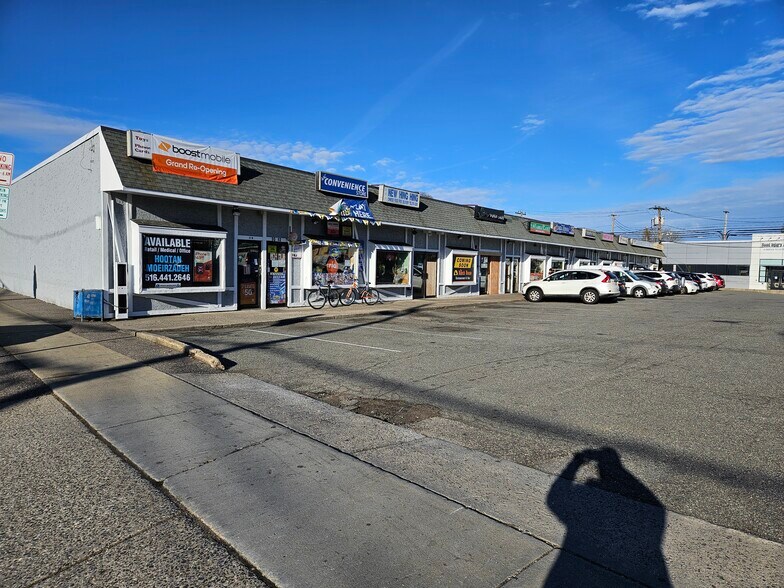 More Photos Of 90 Jericho Tpke, Mineola Freestanding For Lease