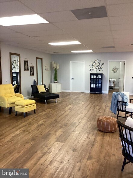 More Photos Of 240 N 7th St, Akron Flex For Lease