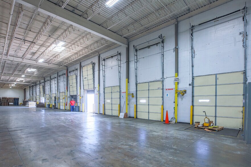 More Photos Of 11939 S Central Ave, Alsip Distribution For Lease