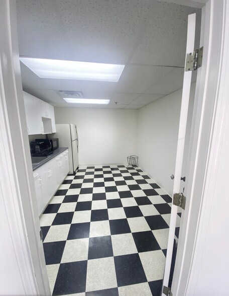 More Photos Of 75 Gilcreast Rd, Londonderry Office For Lease