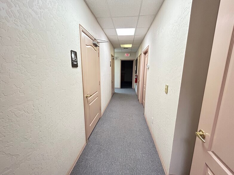 More Photos Of 1610 Posey Ln, Sulphur Springs Office For Sale