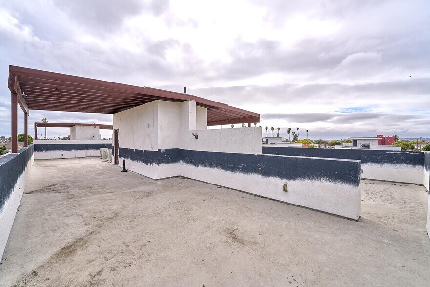 More Photos Of 550 W 47th St, Los Angeles Apartments For Sale