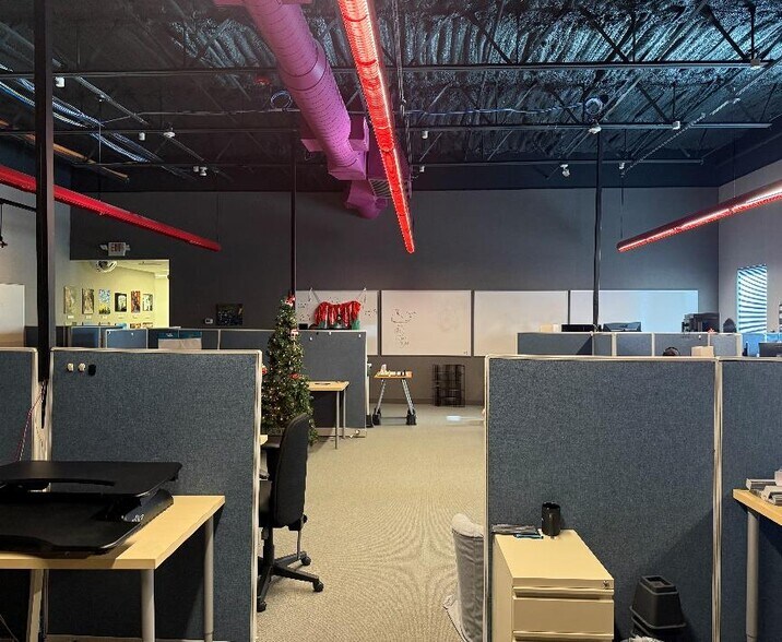 More Photos Of 100 Commerce Dr, Warwick Flex For Sale