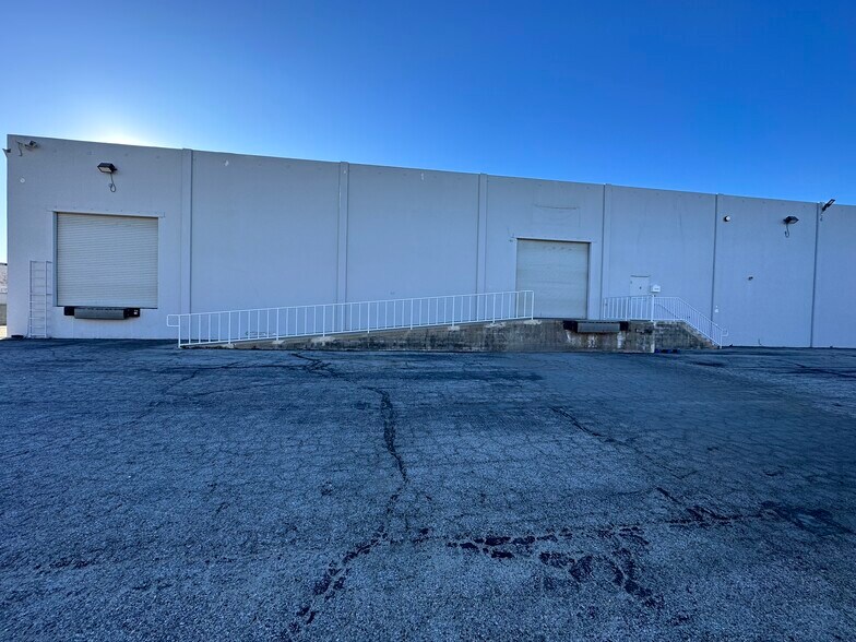 More Photos Of 21310-21314 Lassen St, Chatsworth Warehouse For Lease