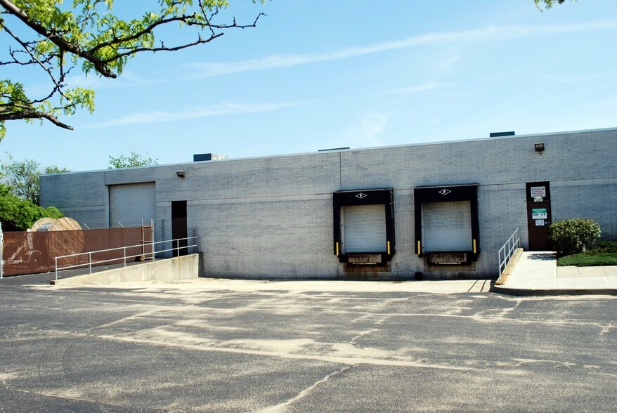 More Photos Of 1 Rodeo Dr, Edgewood Light Distribution For Lease