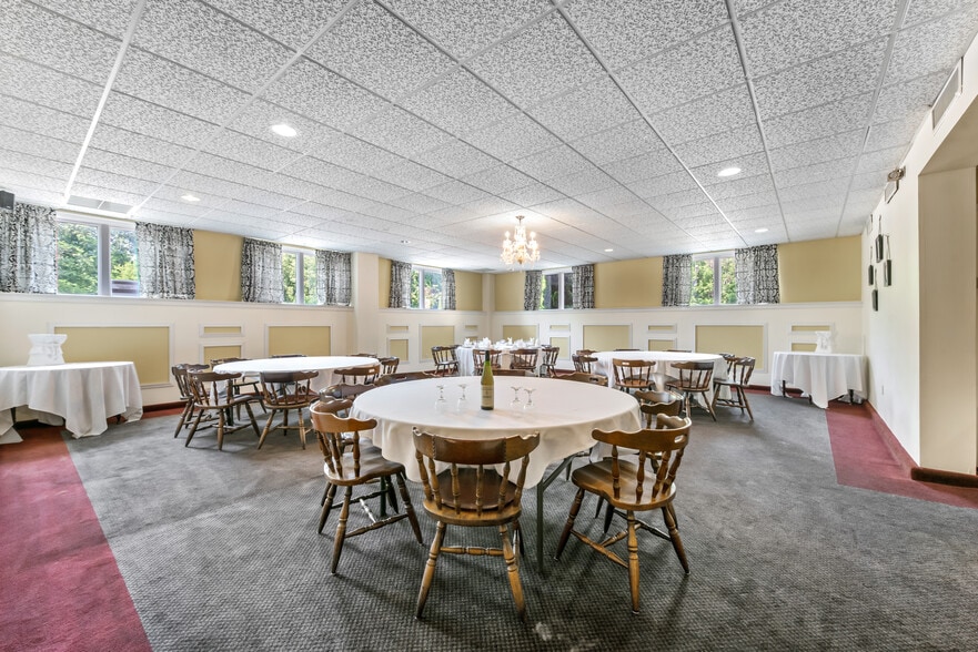 More Photos Of 9494 Riverton Rd, Bangor Restaurant For Sale