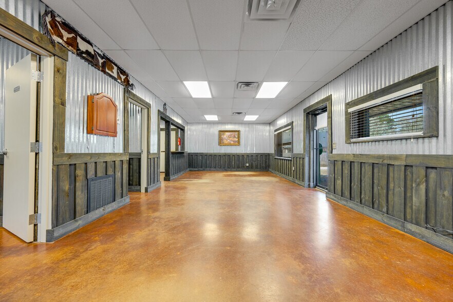 More Photos Of 10203-10263 County Road 135, Flint Service For Lease