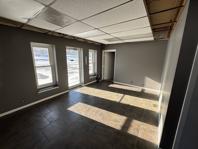 More Photos Of 3115 Oak Knoll Dr, Eau Claire Auto Dealership For Lease