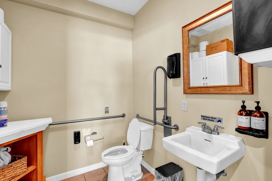 More Photos Of 93 Elm St, Old Saybrook Restaurant For Sale