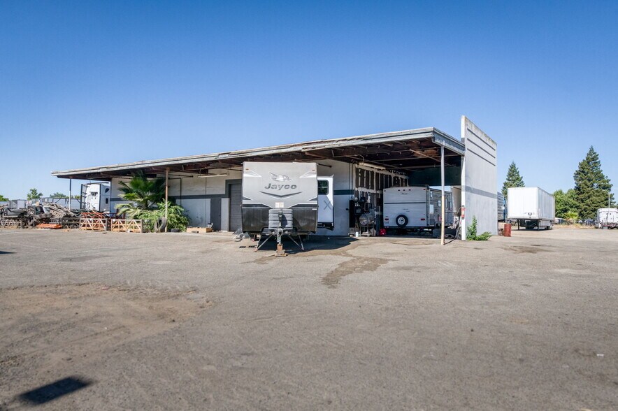 More Photos Of 5333 N Cornelia Ave, Fresno Warehouse For Sale