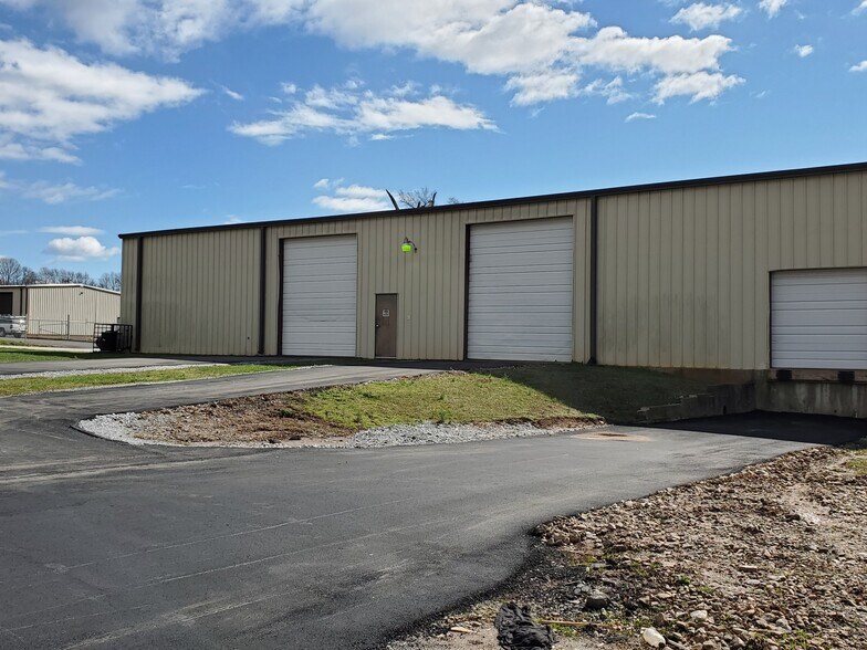 More Photos Of 2 Victor St, Greenville Warehouse For Lease