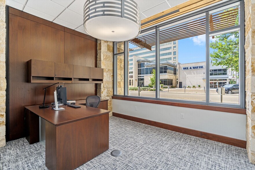 More Photos Of 6150 Sherry Ln, Dallas Office Residential For Sale