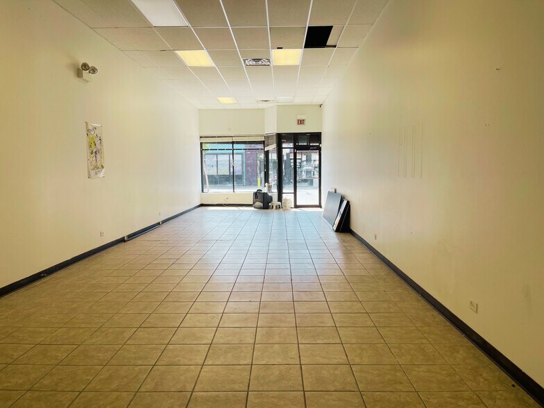 More Photos Of 1104-1114 W Argyle St, Chicago Storefront For Lease