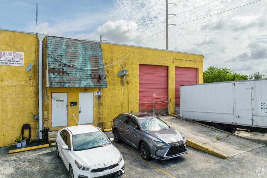 More Photos Of 4751-4797 NW 72nd Ave, Miami Warehouse For Lease
