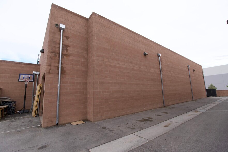More Photos Of 2769 N Lamb Blvd, Las Vegas Warehouse For Lease