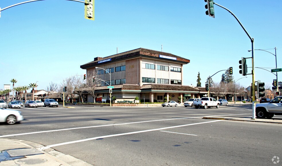 More Photos Of 770-790 W Shaw Ave, Fresno General Retail For Lease