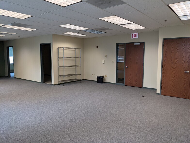 More Photos Of 1111 N Wells St, Chicago Office For Lease