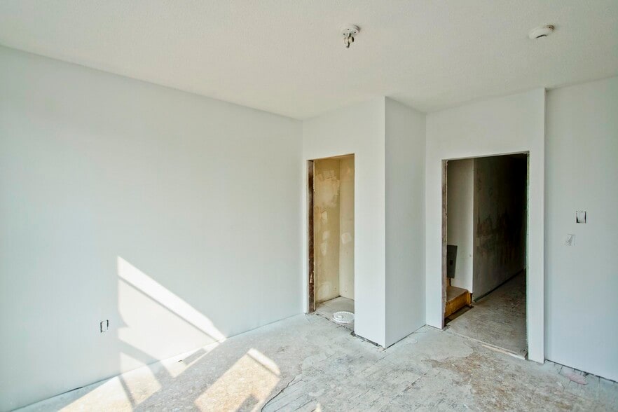 More Photos Of 445-447 High St, Holyoke Storefront Retail Residential For Sale