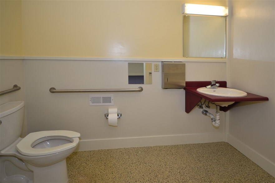 More Photos Of 217-243 W Richmond Ave, Richmond Office Residential For Lease