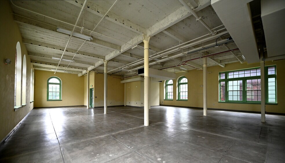 More Photos Of 1801 E Oliver St, Baltimore Unknown For Lease
