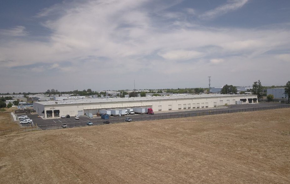 More Photos Of 7728 Wilbur Way, Sacramento Warehouse For Lease