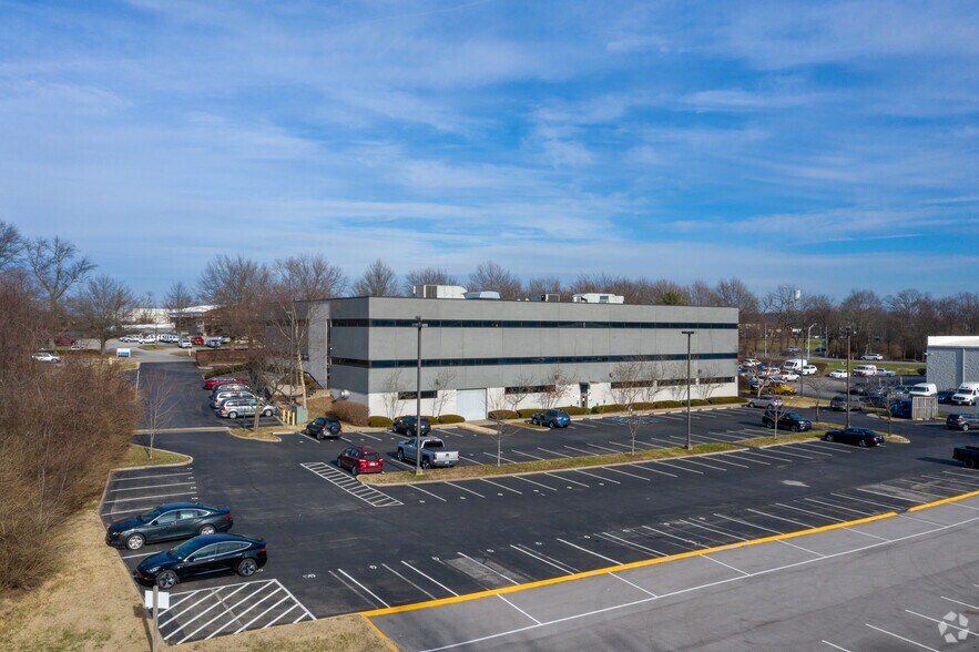 More Photos Of 2008 Mercer Rd, Lexington Office For Lease
