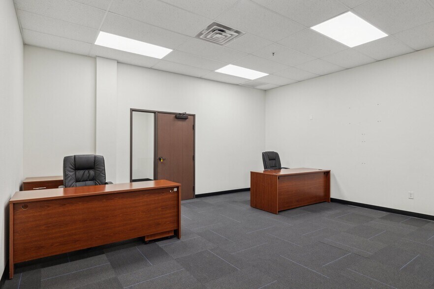 More Photos Of 20827 N Cave Creek Rd, Phoenix Office For Lease