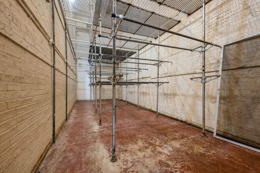 More Photos Of 6615 Cermak Rd, Berwyn Storefront Retail Residential For Lease