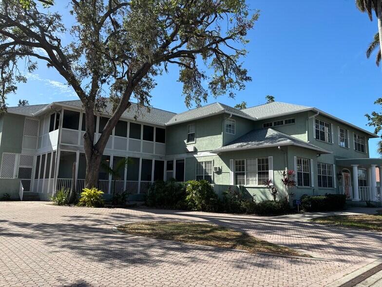 More Photos Of 1725 Manatee Ave, Bradenton Medical For Sale