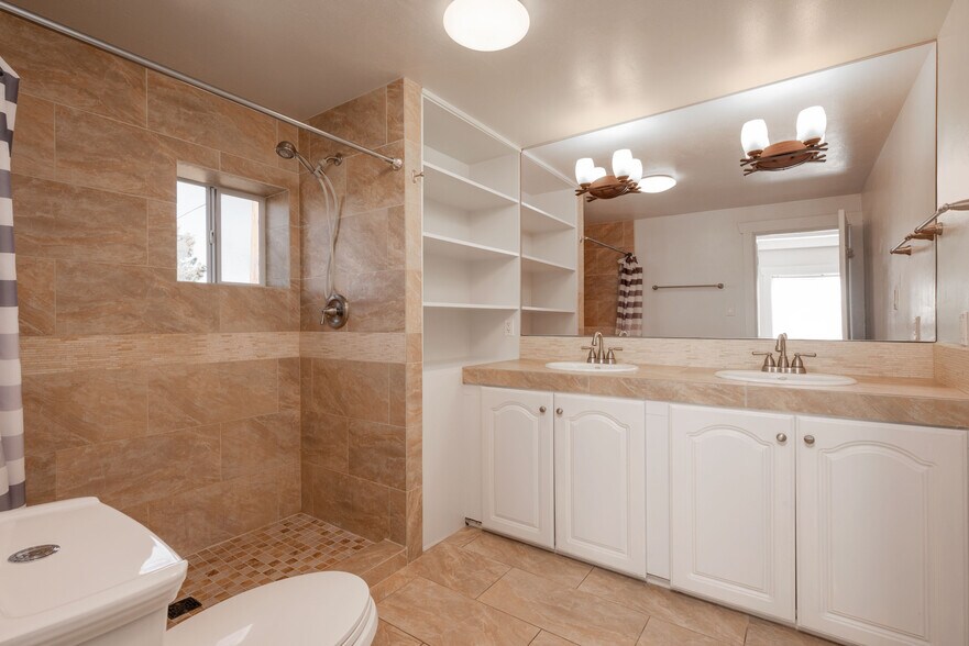 More Photos Of 1400 Maclovia Ln, Santa Fe Office Residential For Sale