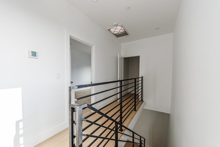 More Photos Of 13461 Beach Ave, Marina Del Rey Multifamily For Sale