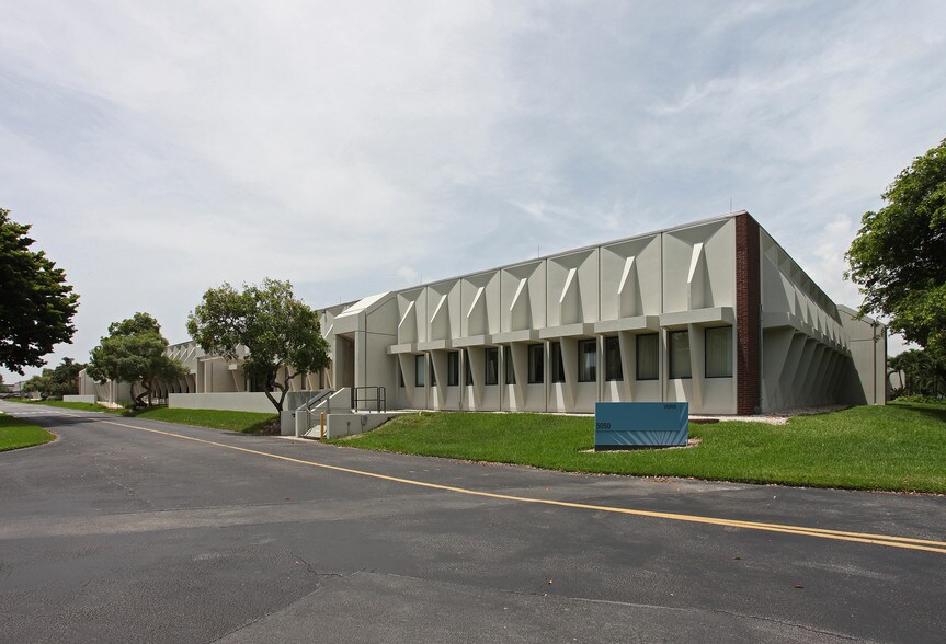 More Photos Of 5050 Conference Way N, Boca Raton Office For Lease