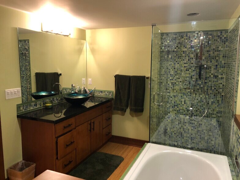 More Photos Of 81 S Main St, Seattle Storefront Retail Office For Lease