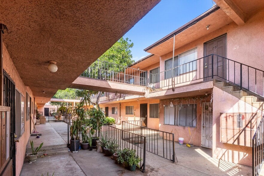 Primary Photo Of 12661 Pierce St, Pacoima Apartments For Sale