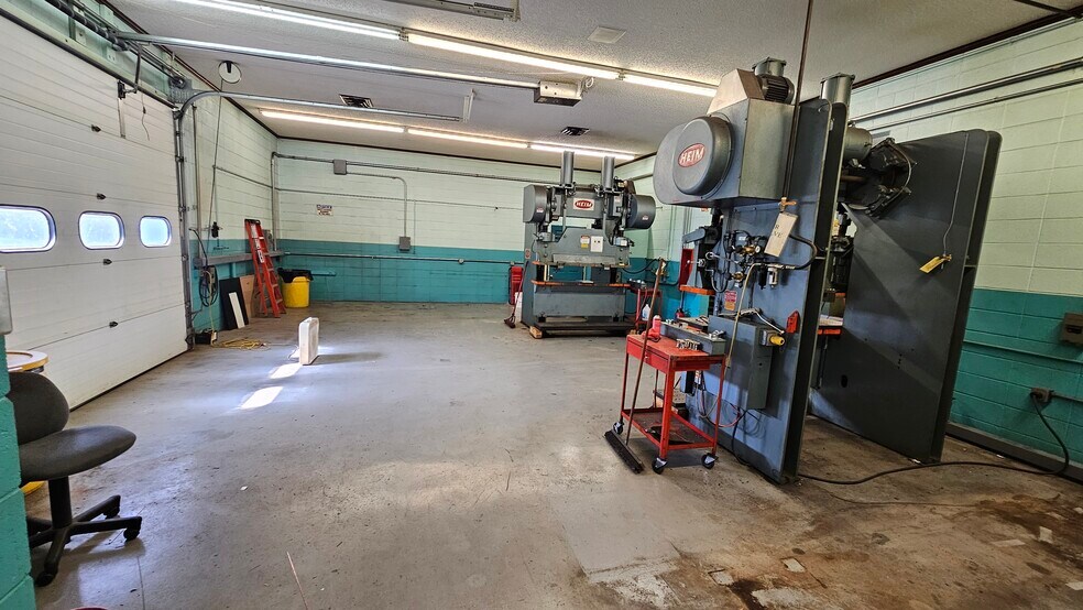 More Photos Of 16771 S 15th St, Galesville Warehouse For Sale