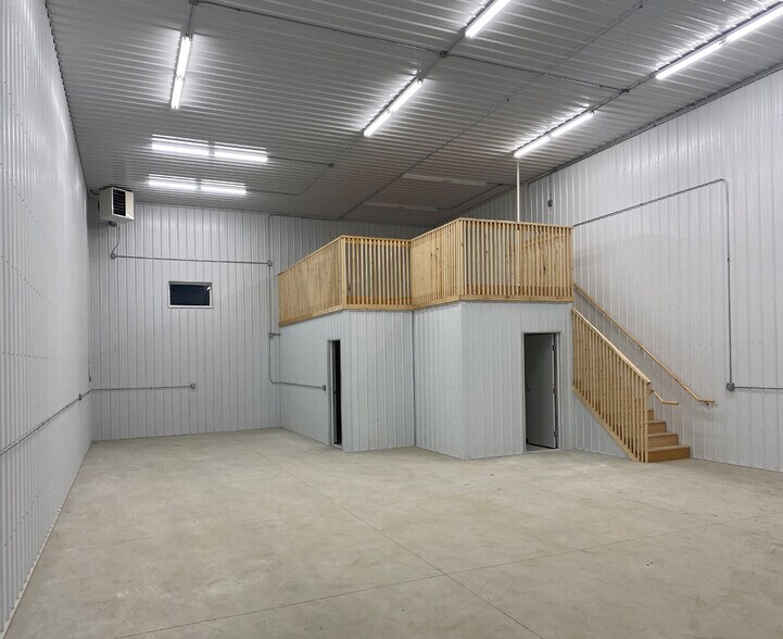 More Photos Of 108 Dundas Rd, Monticello Warehouse For Sale