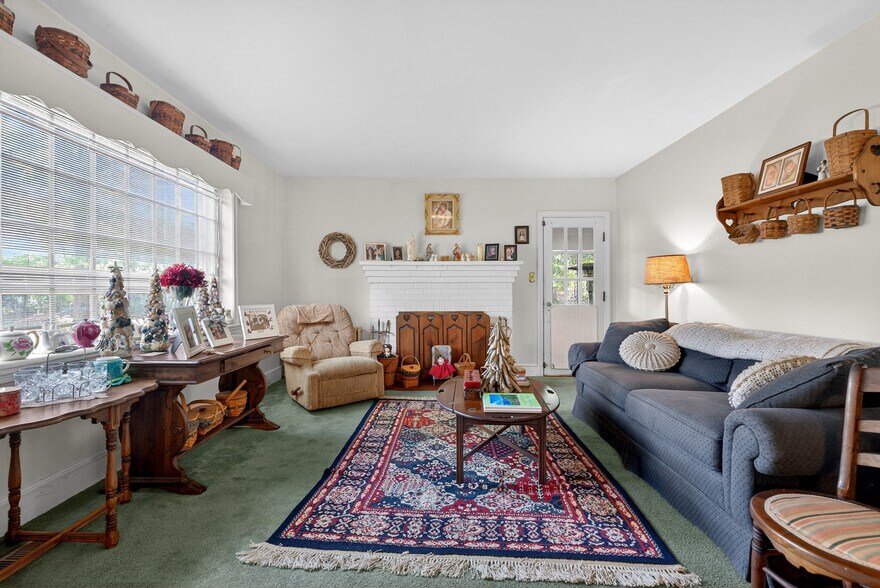 More Photos Of 2870 King William Ave, West Point Flex For Sale